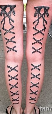 Fotó tetováló harisnyáról 2019.06.05 №085 - tetováló harisnyakötő -