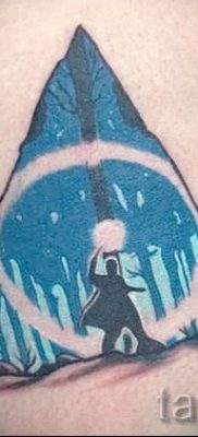 Снимка на татуировка на дари на смърт за статия за значението на дизайна на татуировка - tatufoto.ru - 81