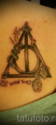 Снимка на татуировка на татуировка на дари на смърт за статия за значението на дизайна на татуировка - tatufoto.ru - 79