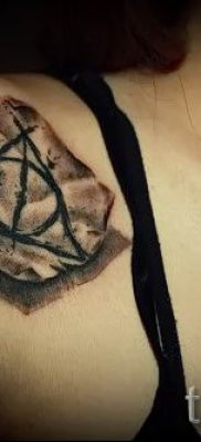 Снимка на татуировка на дари на смърт за статия за значението на дизайна на татуировка - tatufoto.ru - 76