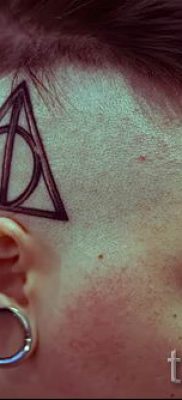 Снимка на татуировка на татуировка на дари на смърт за статия за значението на дизайна на татуировка - tatufoto.ru - 75