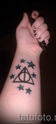 Снимка на татуировка на татуировка на дари на смърт за статия за значението на дизайна на татуировка - tatufoto.ru - 68