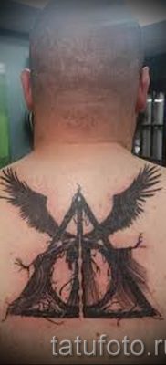 Снимка на татуировка на татуировка на дари на смърт за статия за значението на дизайна на татуировка - tatufoto.ru - 59