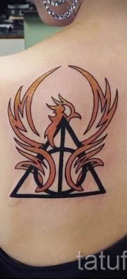 Снимка на татуировка на татуировка на дари на смърт за статия за значението на дизайна на татуировка - tatufoto.ru - 53