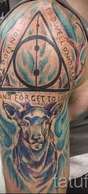 Снимка на татуировка на татуировка на дари на смърт за статия за значението на дизайна на татуировка - tatufoto.ru - 51