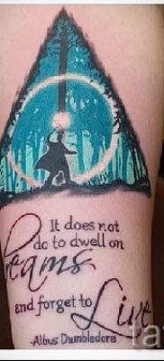 Снимка на татуировка на татуировка на дари на смърт за статия за значението на дизайна на татуировка - tatufoto.ru - 47