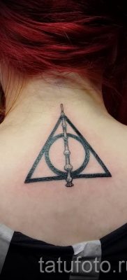 Снимка на татуировка на татуировка на дари на смърт за статия за значението на дизайна на татуировка - tatufoto.ru - 46