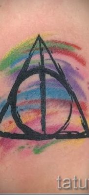 Снимка на татуировка на татуировка на дари на смърт за статия за значението на дизайна на татуировка - tatufoto.ru - 41