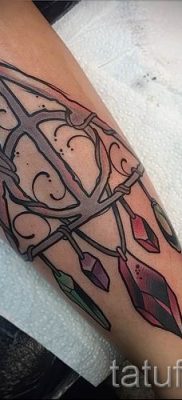 Снимка на татуировка на татуировка на дари на смърт за статия за значението на дизайна на татуировка - tatufoto.ru - 36