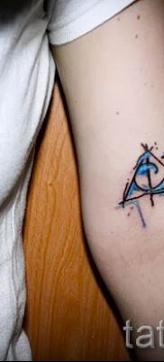 Снимка на татуировка на татуировка на дари на смърт за статия за значението на дизайна на татуировка - tatufoto.ru - 27