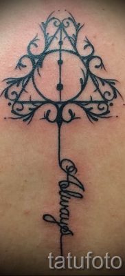 Снимка на татуировка на татуировка на дари на смърт за статия за значението на дизайна на татуировка - tatufoto.ru - 20