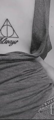 Снимка на татуировка на дари на смърт за статия за значението на дизайна на татуировка - tatufoto.ru - 18