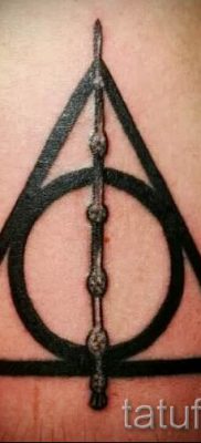 Снимка на татуировка на татуировка на дари на смърт за статия за значението на дизайна на татуировка - tatufoto.ru - 6