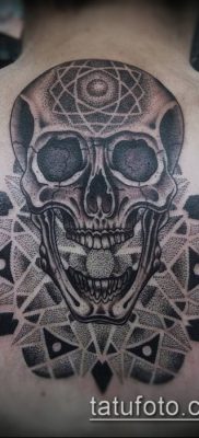 pontmunka tetoválás # 562 - a rajz exkluzív változata, amely sikeresen használható a pontmunka véglegesítésére és tetoválásként történő alkalmazására egy lányra