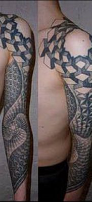 a 375 -ös pontmunka tetoválás - a minta érdekes változata, amely sikeresen használható átalakítására és pontmunka tetoválására a combon