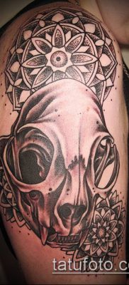 Az 522 -es pontmunka tetoválás a rajz méltó változata, amely jól használható átalakításra és pontozásos tetoválásra az alkaron