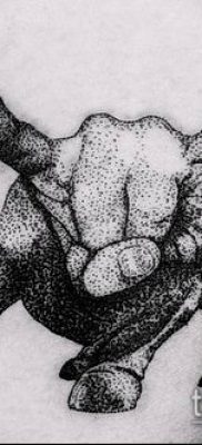 A 84 -es pontmunka tetoválás egy rajz hűvös változata, amely sikeresen használható feldolgozásra és pontozott tetoválásként a karra