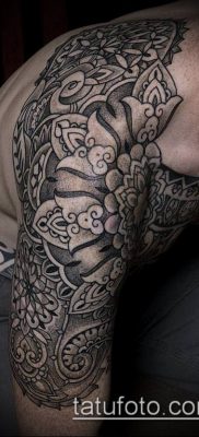 a pontmunka tetoválás # 392 a rajz méltó változata, amely sikeresen használható a dotwork karkötő tetoválásként történő feldolgozására és felhelyezésére