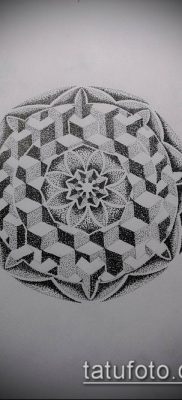 A pontmunka tetoválás # 423 egy rajz klassz változata, amely könnyen használható a fekete munka pontmunkájának véglegesítésére és alkalmazására tetoválásként