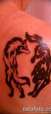 fotó két farkas tetoválásáról 2017. 08. 19 -én №015 - Két farkas tetoválása_