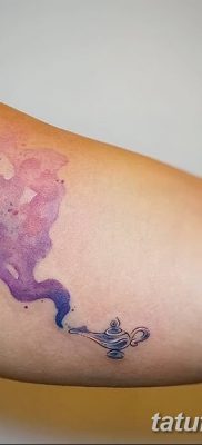 Genie Coming Out of Lamp Aladdin Елегантни Aladdins джин лампа tat