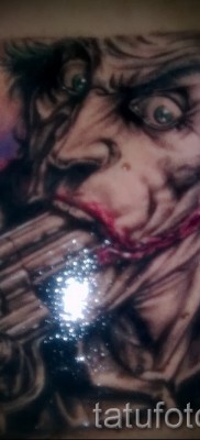 снимка пример за татуировка жокер с пистолет в уста