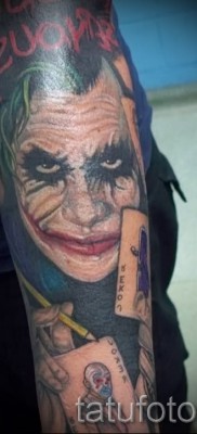 фото пример за татуировка на жокер с две карти - татуировка портрет