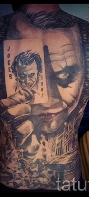 снимка пример за татуировка на жокер по целия гръб на човек