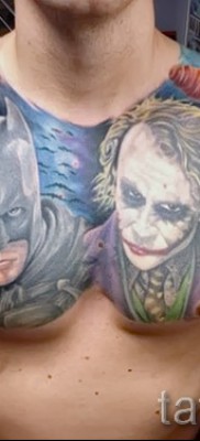 снимка пример татуировка жокер и батман - портрети на гърдите