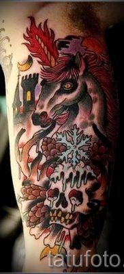 Et eksempel på et foto med en sej enhjørningstatovering til en artikel om betydningen af tatovering 62