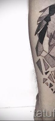 Et eksempel på et foto med en sej enhjørningstatovering til en artikel om betydningen af tatovering 25