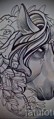 Et eksempel på et foto med en sej enhjørningstatovering til en artikel om betydningen af tatovering 6