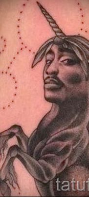 Et eksempel på et foto med en sej enhjørningstatovering til en artikel om betydningen af tatovering 1