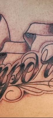 Fotó az Eiffel -torony tetoválásáról 2018.08.22. №067 - tetoválás Az Eiffel -torony -