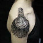 fotó az epaulet tetoválásról a vállon (vállpánt) 2019.12.12.