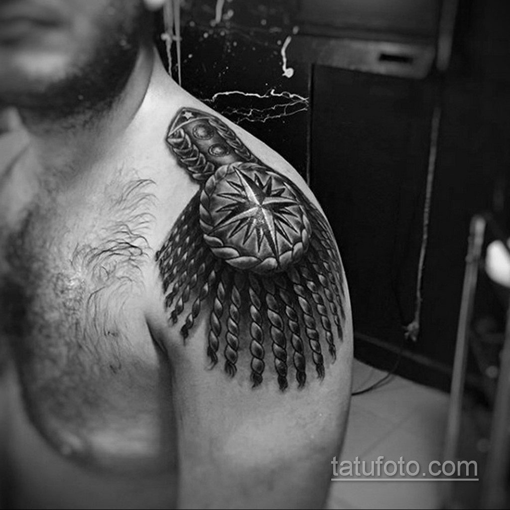 fotó az epaulet tetoválásról a vállon (vállpánt) 2019.12.12.
