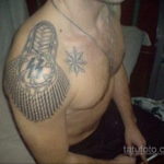 fotó az epaulet tetoválásról a vállon (vállpánt) 2019.12.12.