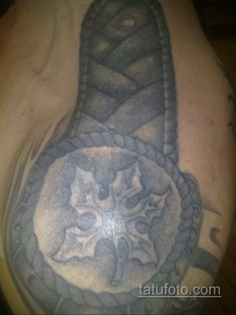 fotó az epaulet tetoválásról a vállon (vállpánt) 2019.12.10. №075