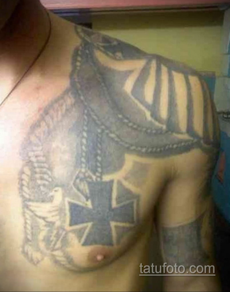 fotó az epaulet tetoválásról a vállon (vállpánt) 2019.12.12.