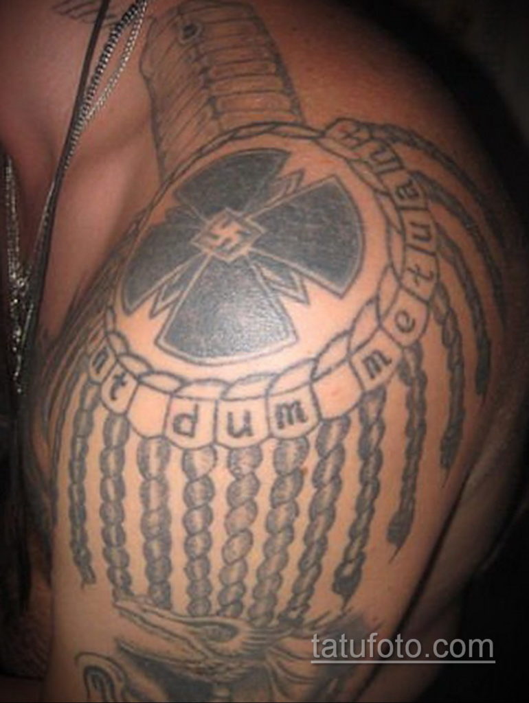 fotó az epaulet tetoválásról a vállon (vállpánt) 2019.12.12.