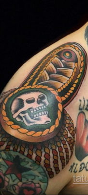 fotó az epaulet tetoválásról a vállon (vállpánt) 2019.12.12.