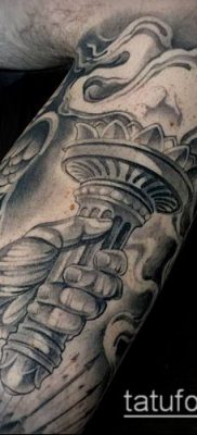 TORCH TATTOO # 308 je cool verzija uzorka koji se može uspješno koristiti za izmjenu i tetoviranje baklje s vrpcom
