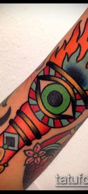 TATTOO TORCH №667 - ekskluzivna verzija slike, koja se može uspješno koristiti za reviziju i crtanje baklje u ruci kao tetovaža