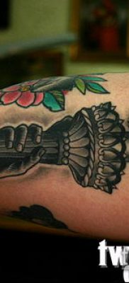 TATTOO TORCH №144 - vrijedna verzija crteža, koja se može uspješno upotrijebiti za doradu i primjenu baklje s bodljikavom žicom kao tetovaža
