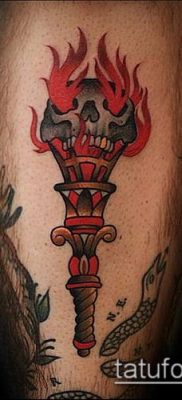 TORCH TATTOO # 642 pristojan je dizajn koji se lako može koristiti za transformaciju i tetoviranje baklje na lijevoj ruci