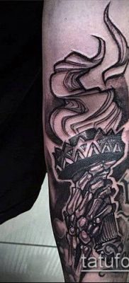 TORCH TATTOO # 998 cool je verzija slike koja se može lako koristiti za reviziju i tetoviranje baklje slobode