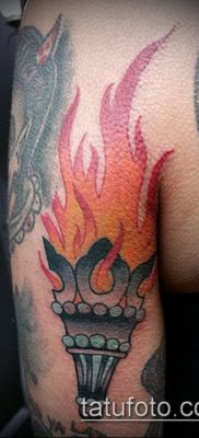 TACTOO TORCH No. 48 - jedinstvena verzija uzorka koji se može dobro upotrijebiti za finalizaciju i primjenu baklje u bodljikavoj žici kao tetovaža