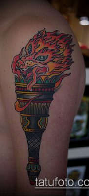 TORCH TATTOO # 380 je cool verzija uzorka koji se može uspješno koristiti za transformaciju i tetoviranje baklje na ramenu