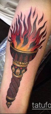 TORCH TATTOO # 756 cool je dizajn koji se može dobro koristiti za transformaciju i tetoviranje baklje u ruci
