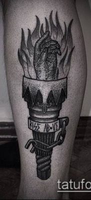 TORCH TATTOO No. 358 je cool verzija uzorka koji se može uspješno koristiti za obradu i tetoviranje baklje s vrpcom